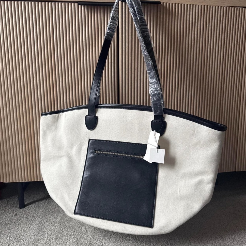 Abercrombie & Fitch Black and White Tote Bag
